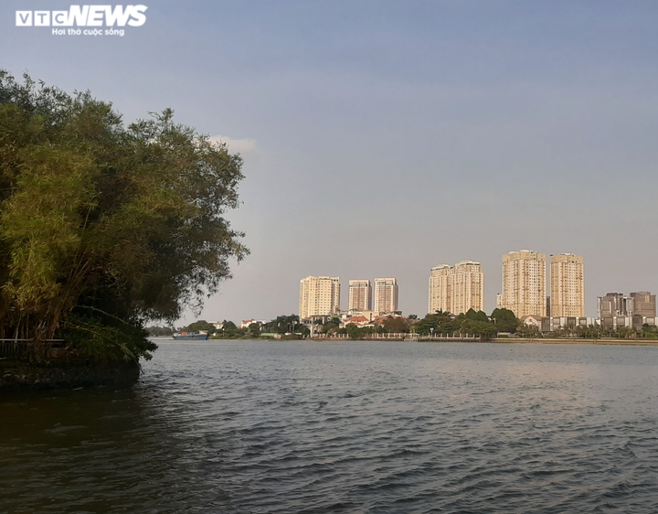 Ảnh: Ngắm trọn cảnh ven sông Sài Gòn với buýt hiện đại - 4