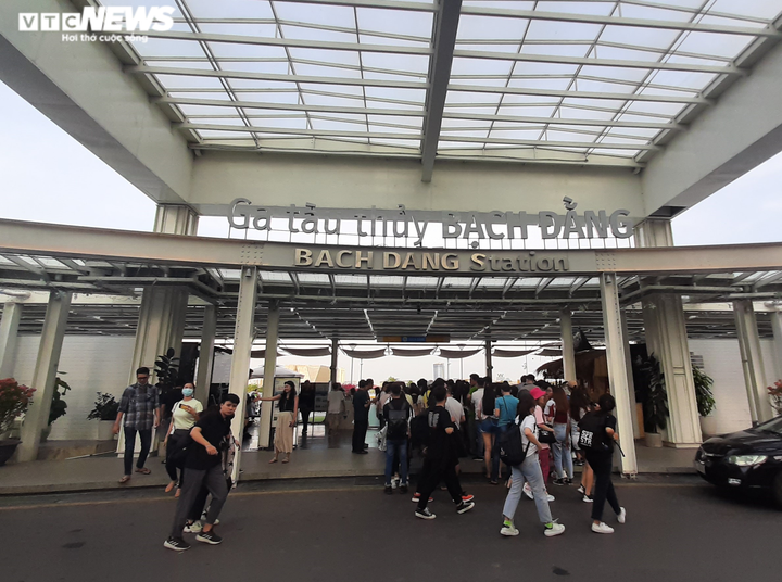 Ảnh: Ngắm trọn cảnh ven sông Sài Gòn với buýt hiện đại - 2