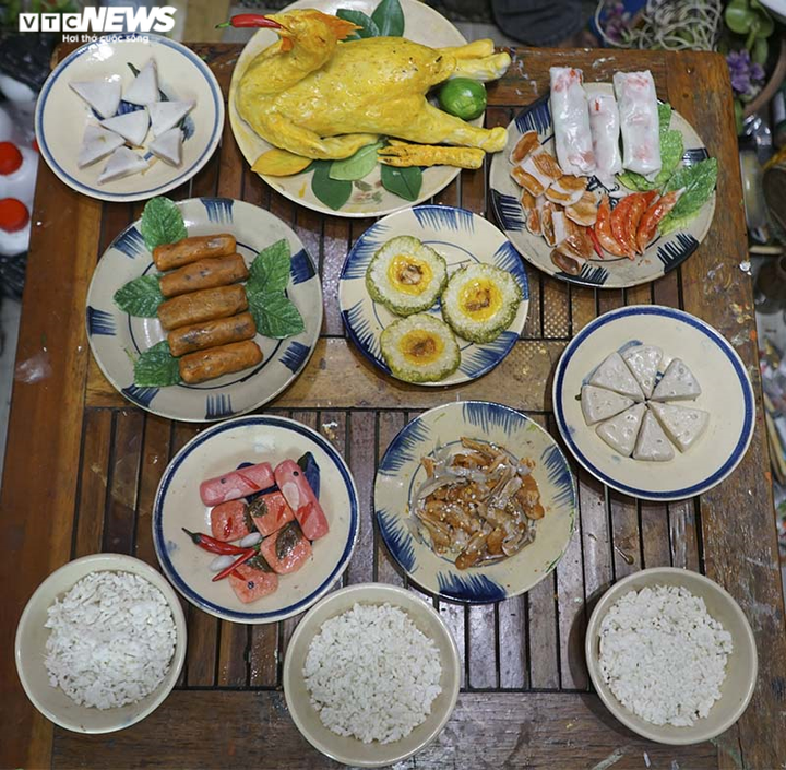 Ảnh: Mâm cơm ngày Tết của 3 miền làm từ đất sét sống động như thật - 8