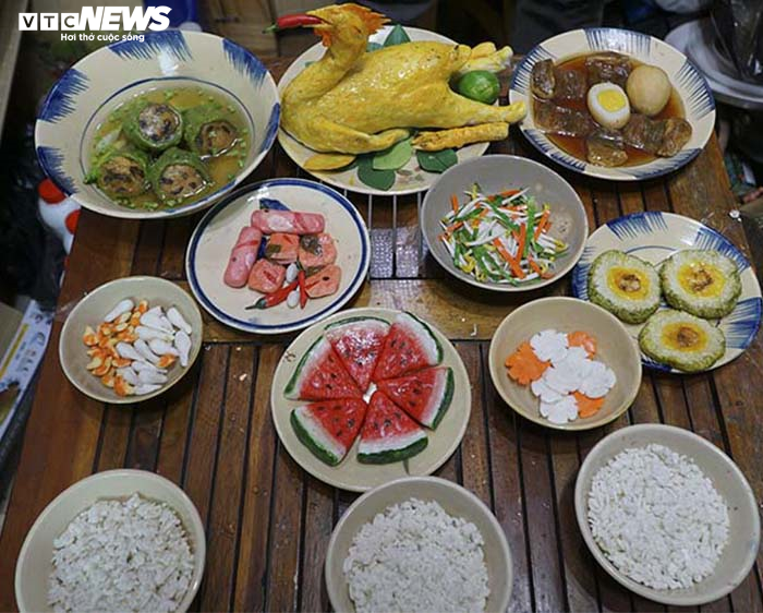 Ảnh: Mâm cơm ngày Tết của 3 miền làm từ đất sét sống động như thật - 11