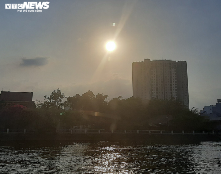 Ảnh: Ngắm trọn cảnh ven sông Sài Gòn với buýt hiện đại - 8