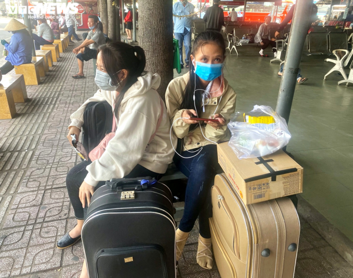 Sinh viên TP.HCM tất tả về quê ăn Tết sớm - 5