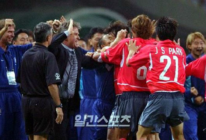 Danh thủ Hàn Quốc khiến Hiddink giận dỗi vì HLV Park Hang Seo ở World Cup 2002 - 1