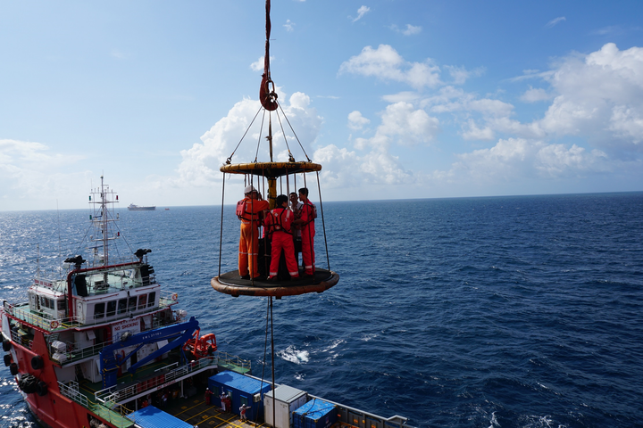 Xuân sớm trên những công trình dầu khí biển - 1