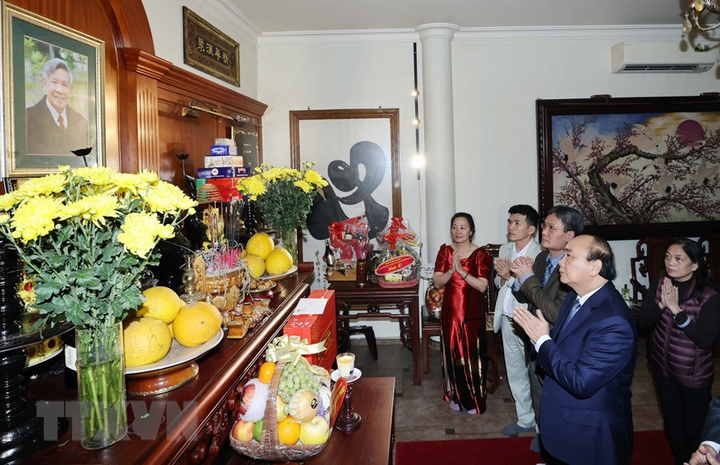 Thủ tướng dâng hương các lãnh đạo tiền bối của Đảng, Nhà nước - 8