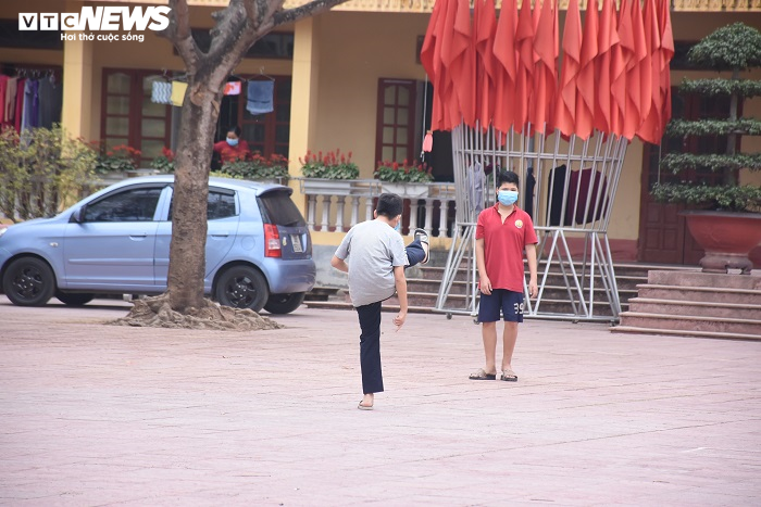 Ảnh: Học sinh lớp 6 học cách sống tự lập trong khu cách ly - 4