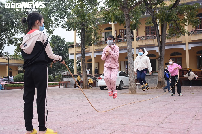 Ảnh: Học sinh lớp 6 học cách sống tự lập trong khu cách ly - 5