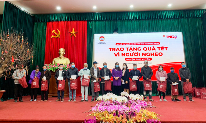 Tập đoàn TNG Holdings Vietnam trao 1.000 phần quà Tết cho hộ nghèo - 1