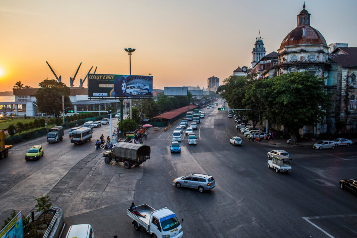 Ảnh: Ngày đầu tiên sau cuộc đảo chính ở Myanmar - 1