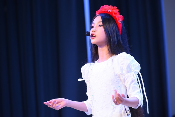 Quán quân MC nhí sở hữu thành tích học tập đáng nể, đam mê áo dài - 2