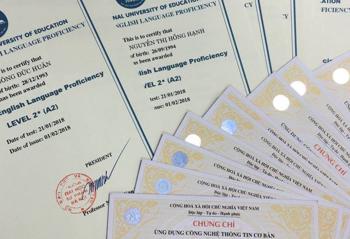 Bộ trưởng GD&ĐT thực hiện lời hứa bỏ chứng chỉ tin học, ngoại ngữ cho giáo viên - 1