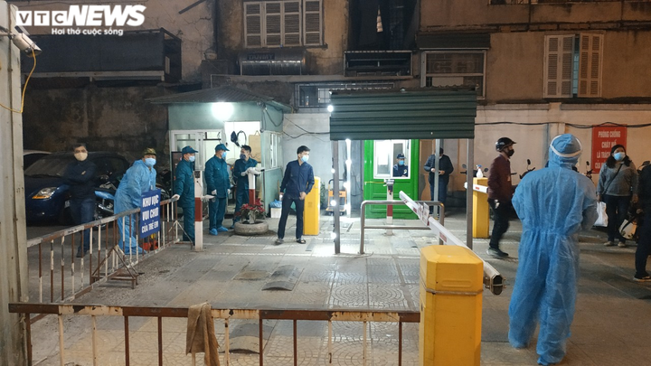Hà Nội phong toả chung cư có nhân viên công chứng mắc COVID-19 - 2