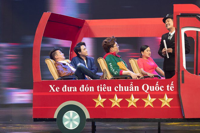 'Ngọc Hoàng' Đàm Vĩnh Hưng mặc trang phục nặng 20kg trong 'Táo Xuân'