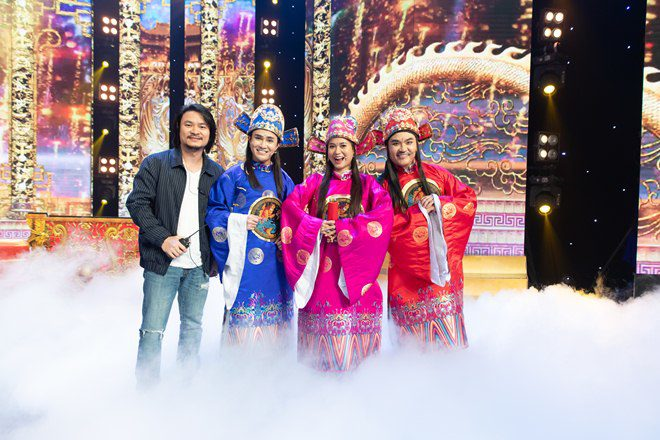 'Ngọc Hoàng' Đàm Vĩnh Hưng mặc trang phục nặng 20kg trong 'Táo Xuân'