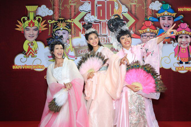 'Ngọc Hoàng' Đàm Vĩnh Hưng mặc trang phục nặng 20kg trong 'Táo Xuân'