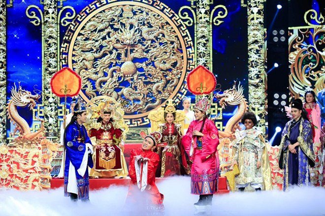 'Ngọc Hoàng' Đàm Vĩnh Hưng mặc trang phục nặng 20kg trong 'Táo Xuân'