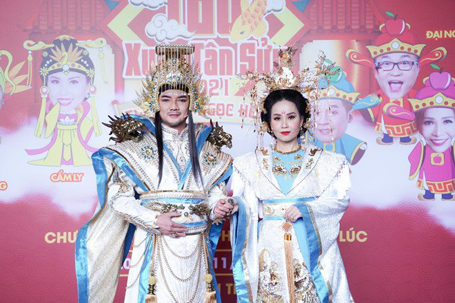 'Ngọc Hoàng' Đàm Vĩnh Hưng mặc trang phục nặng 20kg trong 'Táo Xuân'