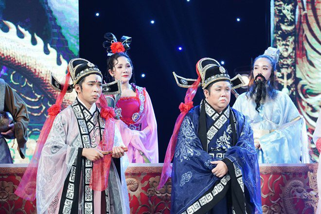 'Ngọc Hoàng' Đàm Vĩnh Hưng mặc trang phục nặng 20kg trong 'Táo Xuân'