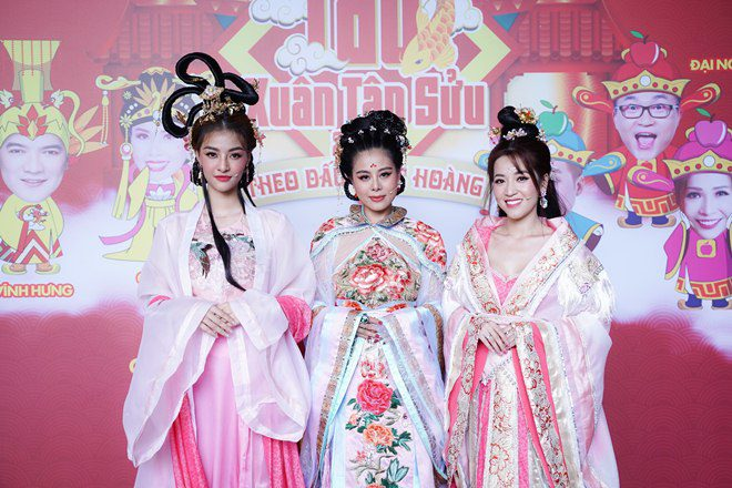 'Ngọc Hoàng' Đàm Vĩnh Hưng mặc trang phục nặng 20kg trong 'Táo Xuân'