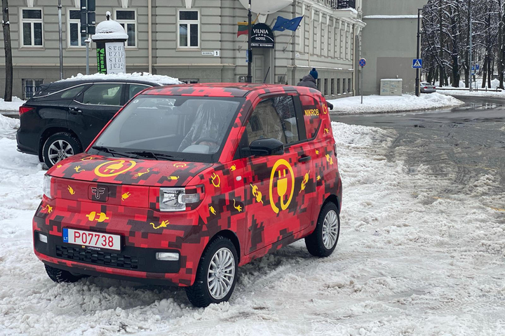 Nhà sản xuất ô tô siêu xa xỉ ra mắt xe EV giá rẻ - 2