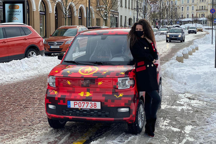 Nhà sản xuất ô tô siêu xa xỉ ra mắt xe EV giá rẻ - 8