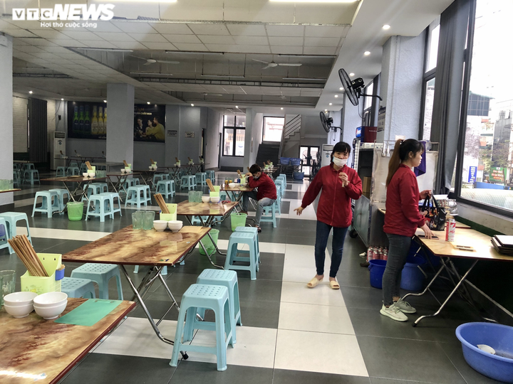 Điêu đứng giữa COVID-19, nhiều hàng quán Hà Nội đóng cửa nghỉ Tết sớm - 3