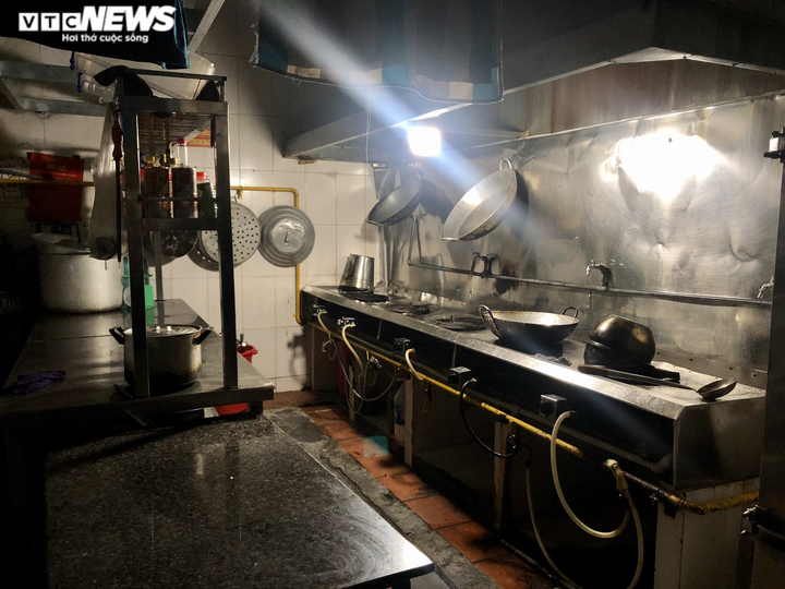 Điêu đứng giữa COVID-19, nhiều hàng quán Hà Nội đóng cửa nghỉ Tết sớm - 8