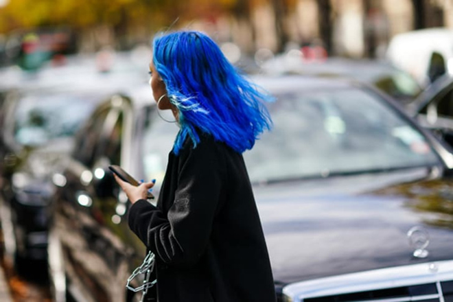 Lịch sử 'cắn răng làm đẹp' của phụ nữ: Nhuộm tóc bằng axit sunfuric - 5