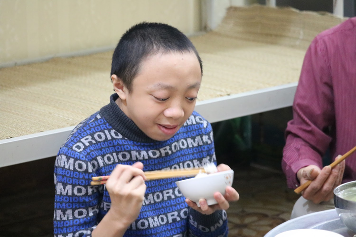 Nam sinh được bạn cõng 10 năm và phòng ghép đặc biệt ở ký túc xá ĐH Bách khoa - 3