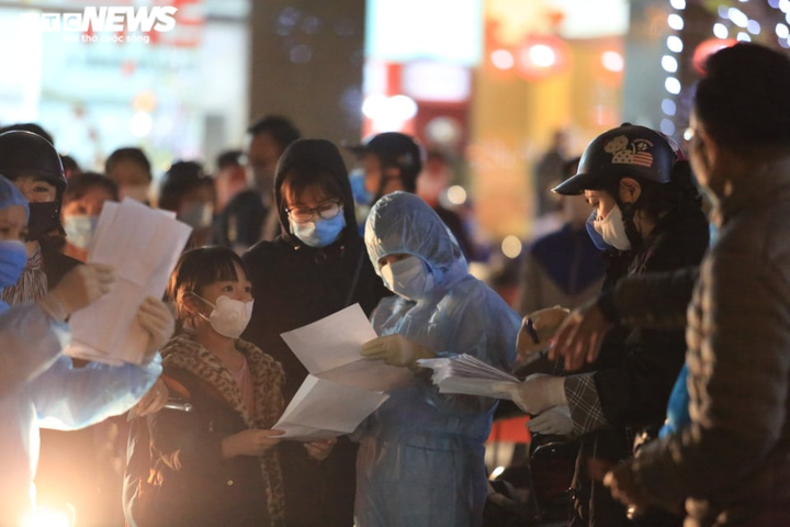 Có bệnh nhân nhiễm COVID-19, Hà Nội phong tỏa toàn bộ chung cư Sky City Tower - 4