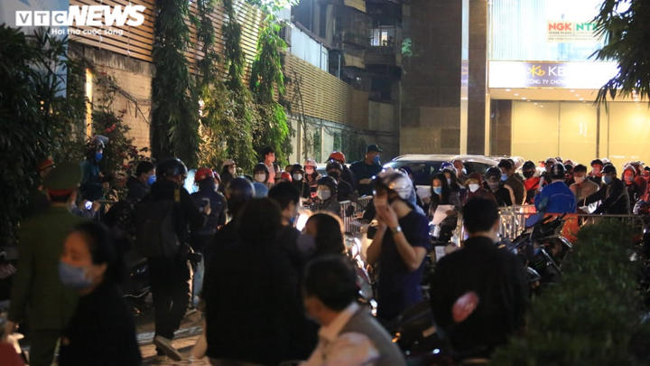 Có bệnh nhân nhiễm COVID-19, Hà Nội phong tỏa toàn bộ chung cư Sky City Tower - 3