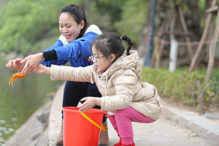 Miền Bắc nắng ấm trong ngày Tết ông Công, ông Táo - 1