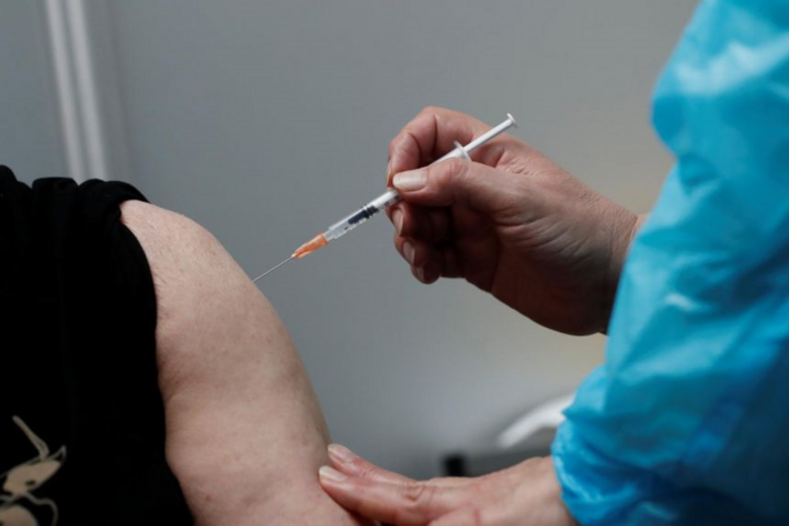 Thế giới sẵn sàng dùng vaccine COVID-19, nhiều nước châu Á vẫn hoài nghi - 1