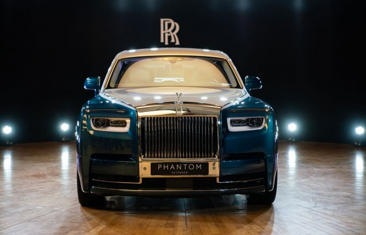 Khám phá Rolls-Royce Phantom Iridescent Opulence gắn 3.000 lông vũ - 2