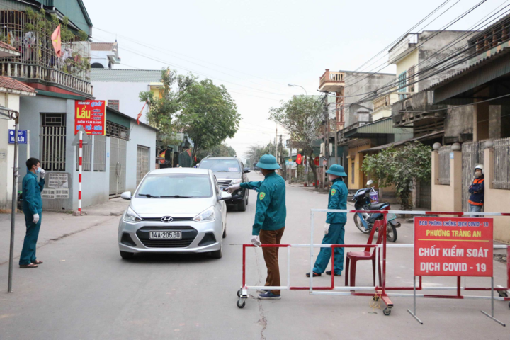 Thủ tướng: Phòng dịch COVID-19 phù hợp, hạn chế tối đa bất lợi cho dân - 1