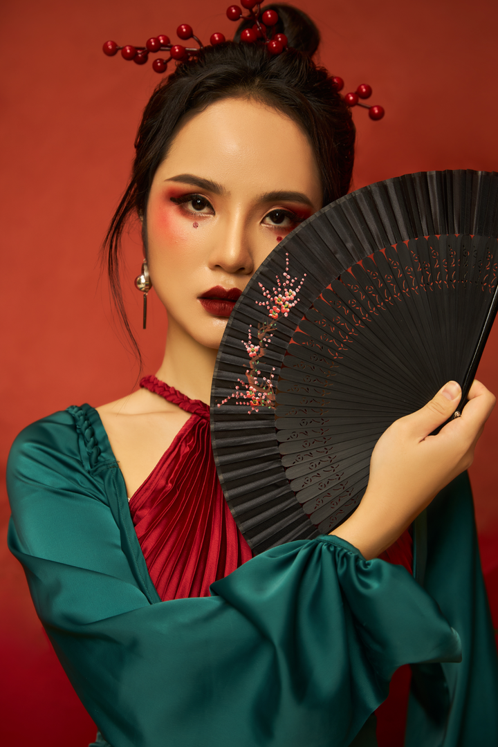 Rũ bỏ mác ‘nàng thơ, Hoa khôi Trà My cá tính với áo tứ thân lạ mắt - 6