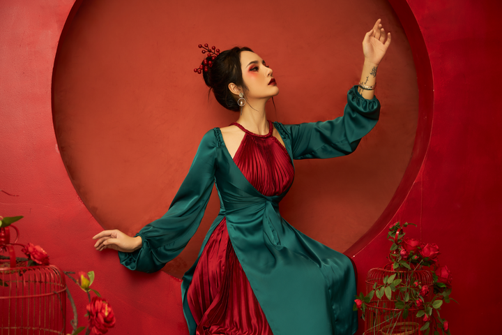 Rũ bỏ mác ‘nàng thơ, Hoa khôi Trà My cá tính với áo tứ thân lạ mắt - 4