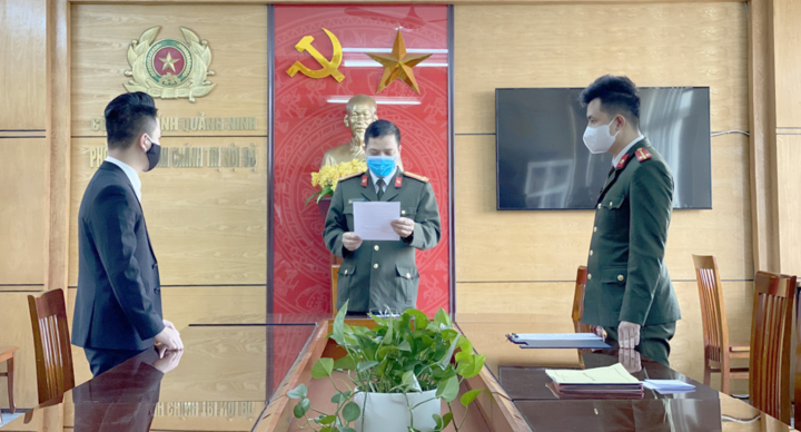 Hoang tin BN1553 có 'tay vịn', thanh niên ở Quảng Ninh bị phạt 7,5 triệu đồng - 1