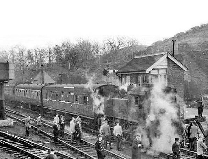 ‘Chuyến tàu tử thần’ chở người chết giữa lòng London - 3