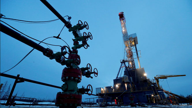 Giá dầu thế giới gần chạm mốc 60 USD/thùng - 1