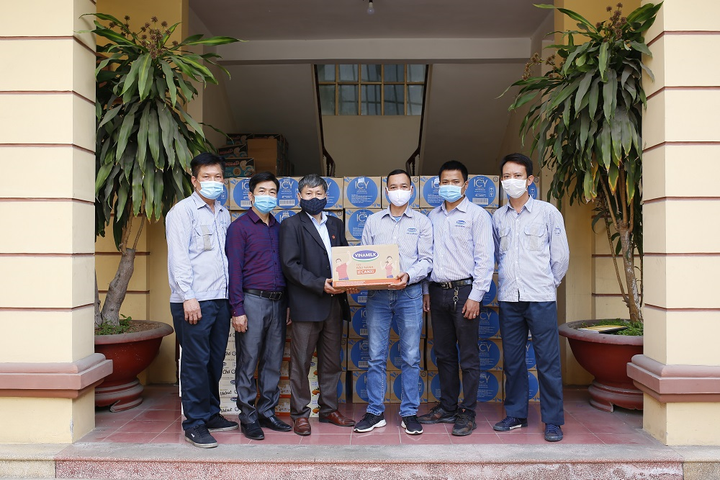 Vinamilk hỗ trợ 45.000 hộp sữa cho hơn 800 trẻ em đang cách ly - 7