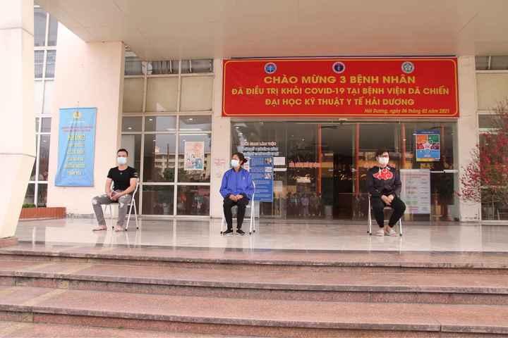 Ba bệnh nhân COVID-19 đầu tiên ở tâm dịch Hải Dương được công bố khỏi bệnh - 1