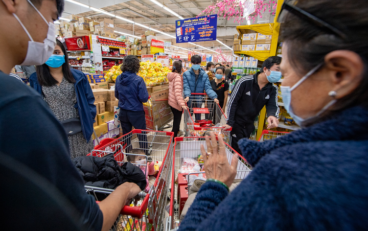 Ảnh: Chen chúc mua sắm trong ngày thứ bảy cuối cùng của năm Canh Tý - 3