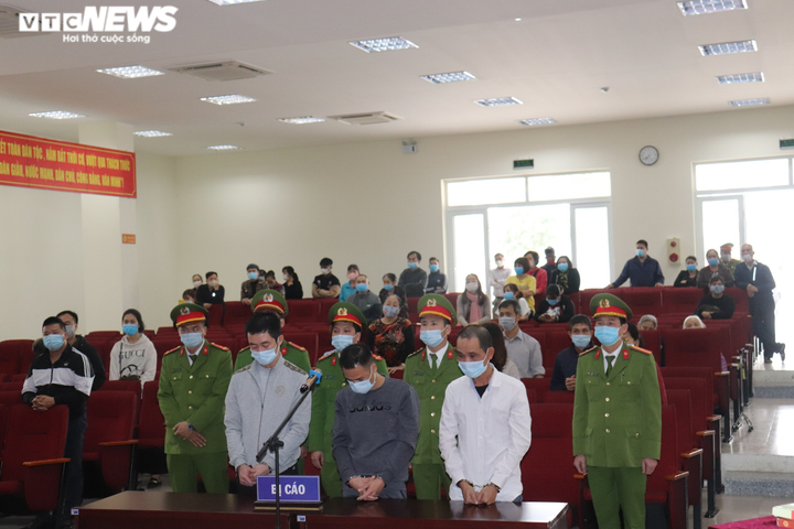 Buôn bán và vận chuyển pháo nổ trái phép, 5 bị cáo lĩnh 26 năm tù giam - 1