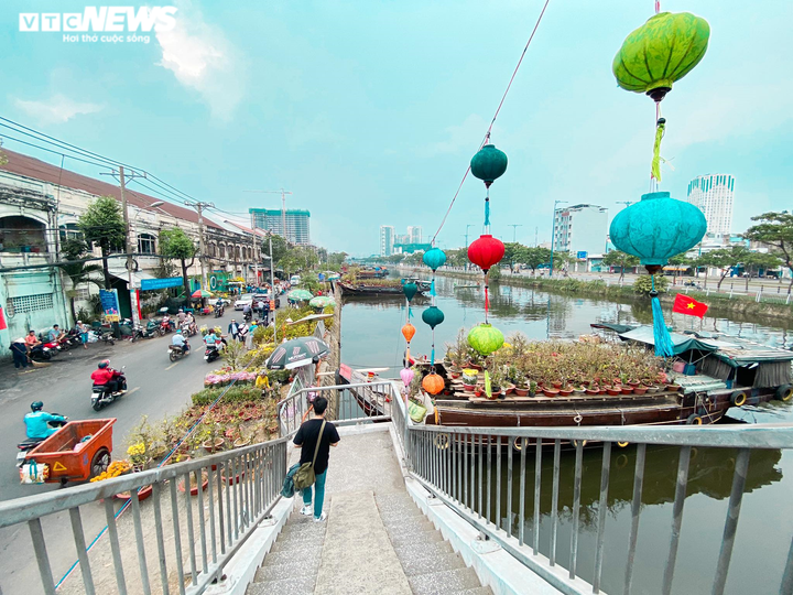 TP.HCM: Chợ hoa Bến Bình Đông đìu hiu, thương nhân thở dài vì ế khách - 10