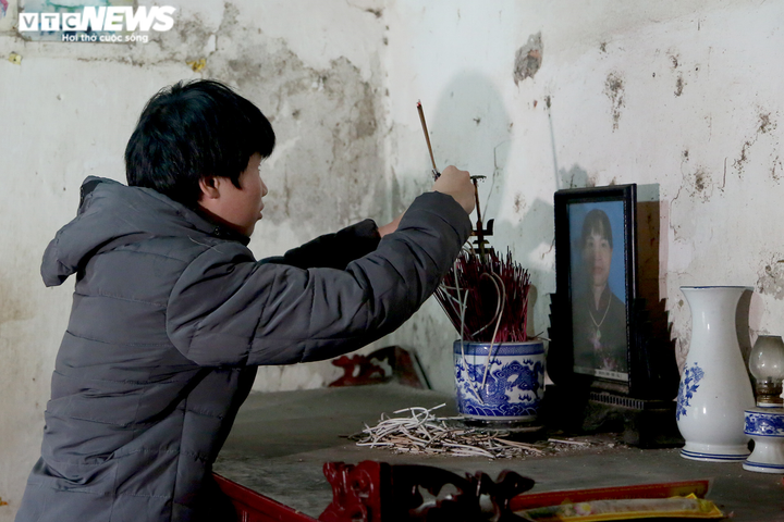 'Xuân không màu' của cậu bé mồ côi, sống một mình trong căn nhà cũ nát - 1