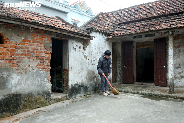 'Xuân không màu' của cậu bé mồ côi, sống một mình trong căn nhà cũ nát - 3