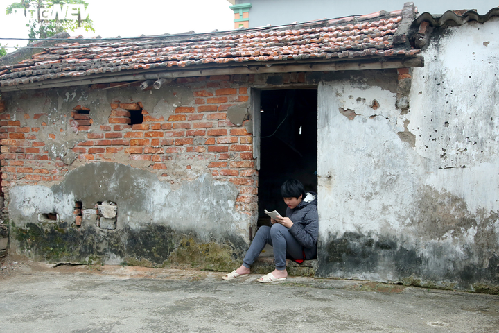 'Xuân không màu' của cậu bé mồ côi, sống một mình trong căn nhà cũ nát - 4