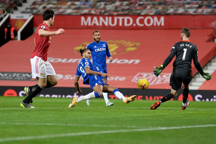 Dấu ấn Man Utd 3-3 Everton: Công làm, thủ phá - 3