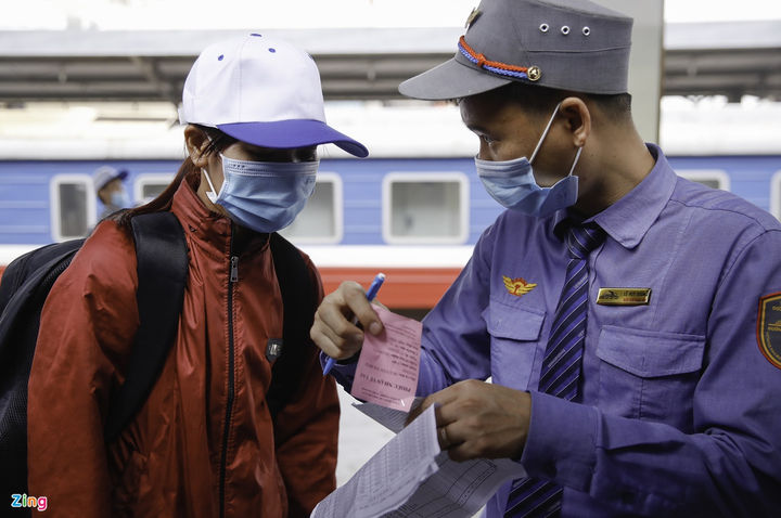 Chuyến tàu đặc biệt chở công nhân về quê đón Tết - 8